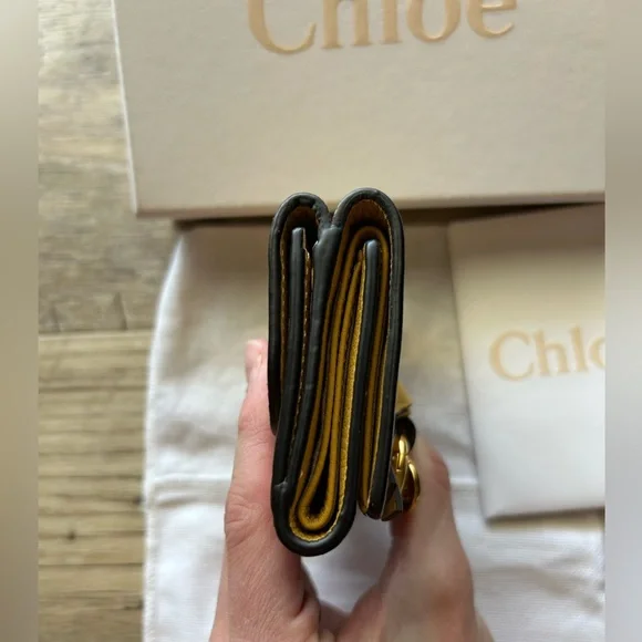 Chloé Alphabet Tri-fold Wallet Grained Leather BRAND NEW - Picture 4 of 9